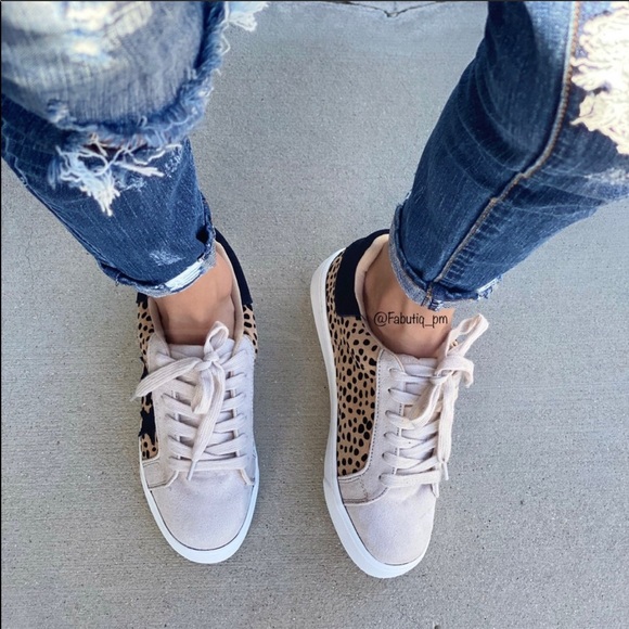 SODA BRAND LEOPARD PRINT STAR SNEAKERS - Picture 2 of 3